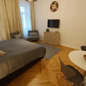 Angelika Vienna